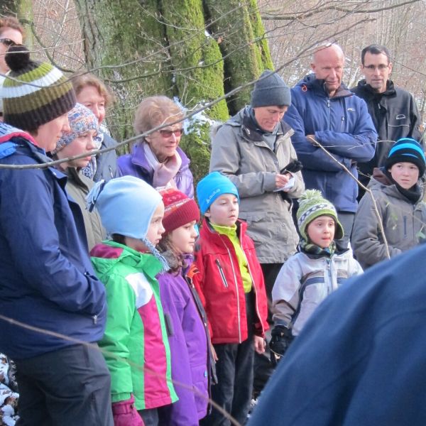 Wald-Exkursion mit Güst Erni (Foto: Erika Gisler)
