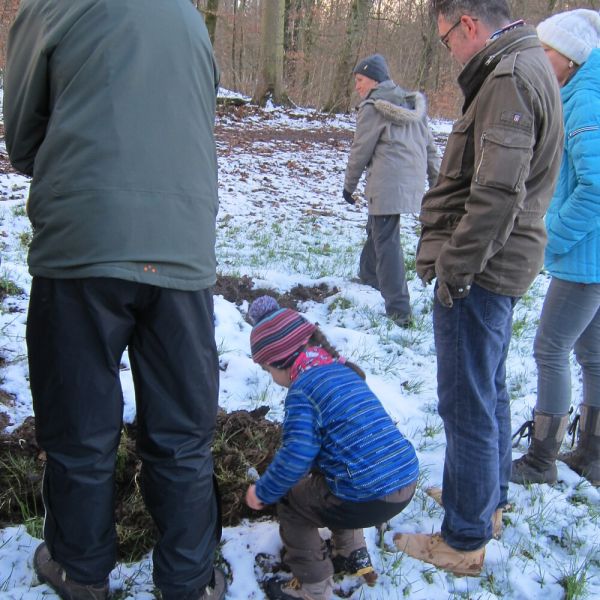 Wald-Exkursion mit Güst Erni (Foto: Erika Gisler)