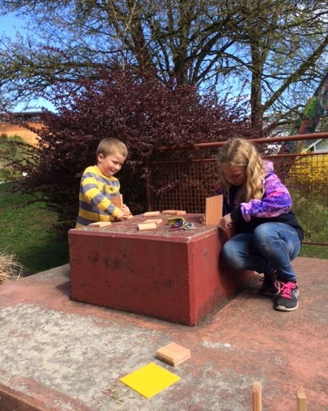 Bau Wildbienenhotel 16.4.2016 (Fotos: Heike Niemand)